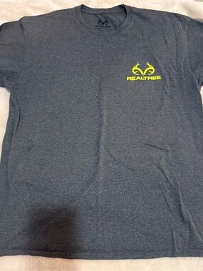 Men’s REALTREE t shirt large